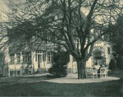 Klinik-1921-mit-Baum